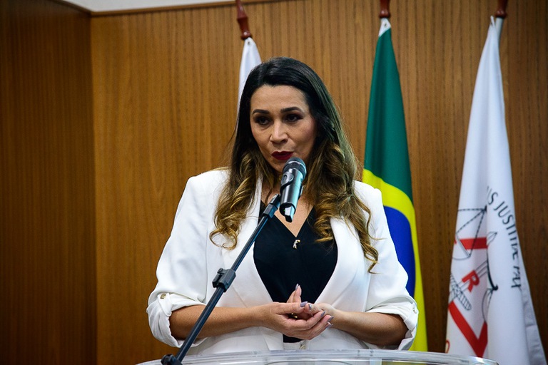foto de Luziane Maria Ribeiro Neff, que é secretária da Ouvidoria do tribunal