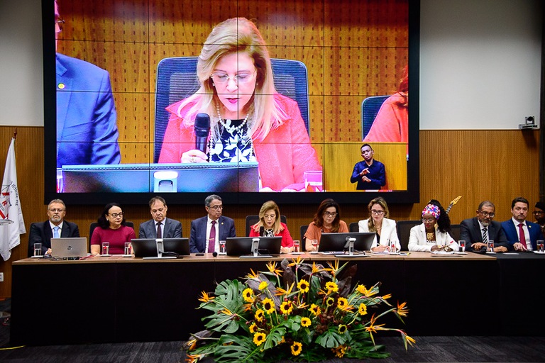 Presidente fala ao auditório no seminário