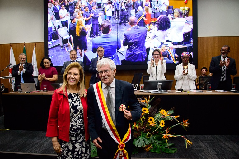 Entrega de medalha ao desembargador Márcio Túlio