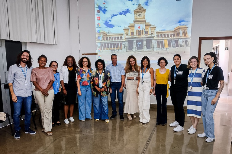 Equipe participante da reunião no museu de Artes e Ofícios de BH