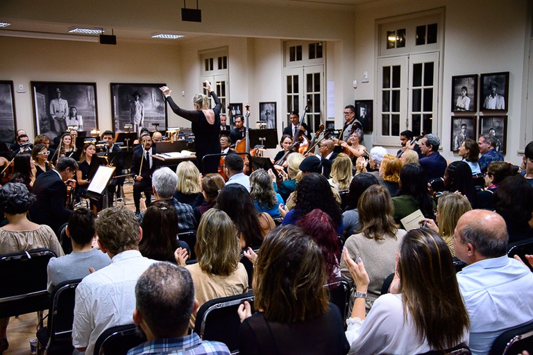 Público lota o Centro Cultural para assistir apresentação da Orquestra Sinfônica de Minas Gerais