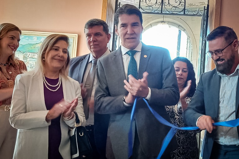 Presidente do TRT junto de outras autoridades, em inauguração de obras de restauração, no Palácio da Liberdade, BH