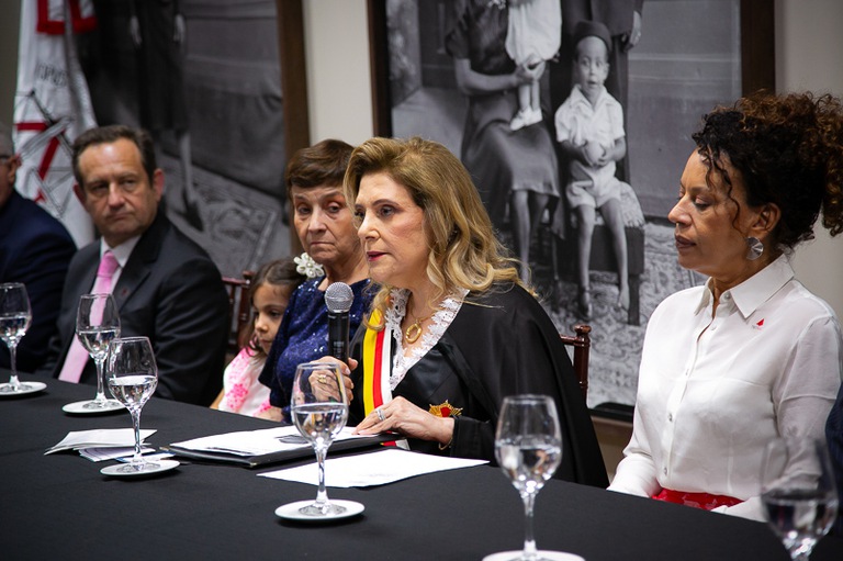 Presidente do TRT-MG durante discurso