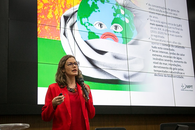 Procuradora doMPT-RJ, Cirlene Zimmermann, palestra no TRT-MG