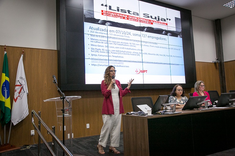 Procuradora do MPT-PE, Tatiana Leal Bivar Simonetti, durante 2º Seminário do Trabalho Decente