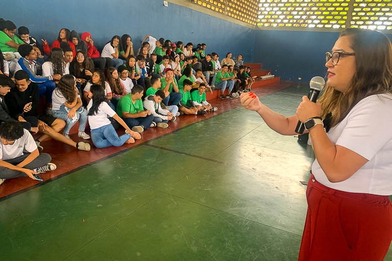 Juíza do TRT-MG, Pricila Rajão, compartilha história de vida com alunos