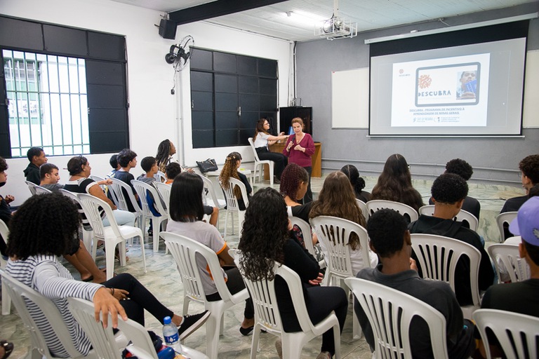 Desembargadora Maria Rachel Zagari Valentim conversa com alunos sobre importância de se combater o trabalho infantil