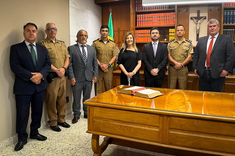 Reunião no gabinete da presidência contou com representantes do TRT-MG e da PMMG