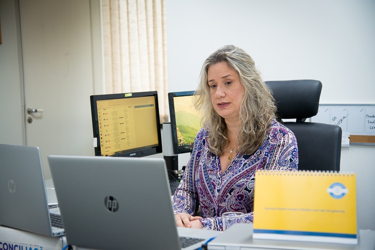 Juíza supervisora do Cejusc 2, Andréa Rodrigues de Morais, trabalha em dia de pauta temática