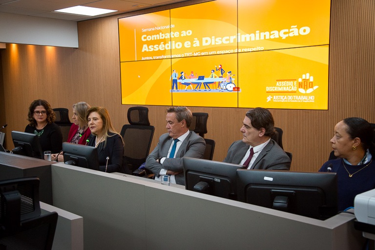 Mesa de honra do encerramento da Semana Nacional de Combate ao Assédio e à Discriminação