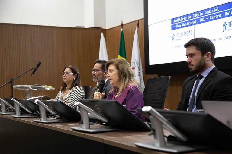 Mesa de abertura da 16ª edição do Singespa