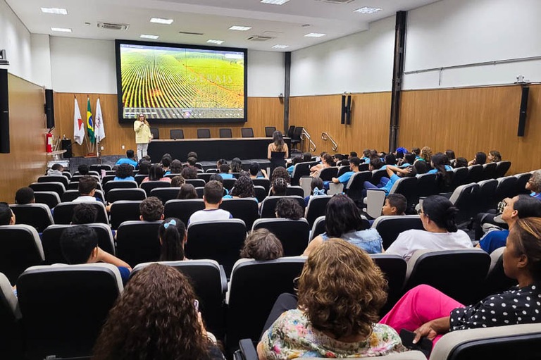 2025 1029 Justica Cidadania-1.jpg Juíza Sandra Leidecker e estudantes de escolas públicas