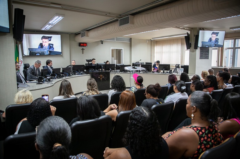 Audiência de mediação com os trabalhadores da educação de Belo Horizonte