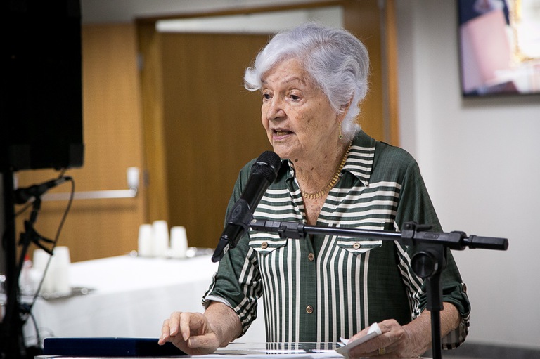 Maria Lisboa de Oliveira, filha de Alaíde Lisboa