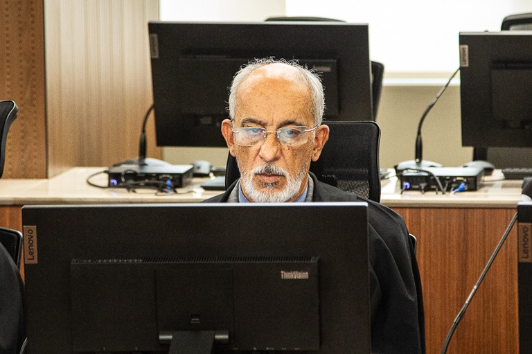 2026 0917 Desembargador Manoel Barbosa da Silva-1.jpg desembargador Manoel Barbosa da Silva sentado em frente a computador