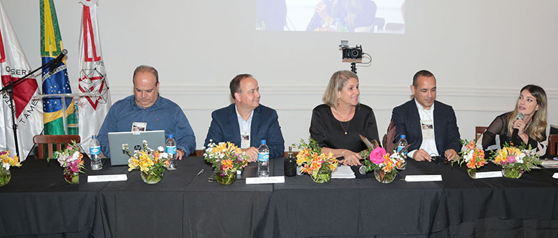 Mesa composta por 5 magistrados integrantes do evento