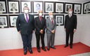800px_2022_0613_DesJoseMurilo_GaleriaExPresidentes_LeoAndrade__2.jpg 800px_2022_0613_DesJoseMurilo_GaleriaExPresidentes_LeoAndrade__2.jpg
