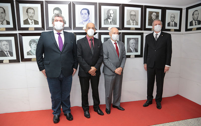 800px_2022_0613_DesJoseMurilo_GaleriaExPresidentes_LeoAndrade__2.jpg