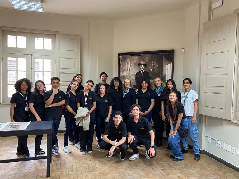 Integrantes da Orquestra Jovem do TJMG, em visita ao Centro Cultural