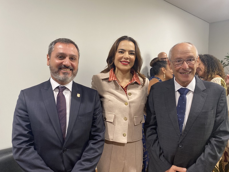 copy_of_800px_Posse_de_nova_superintendente_da_PF.jpg