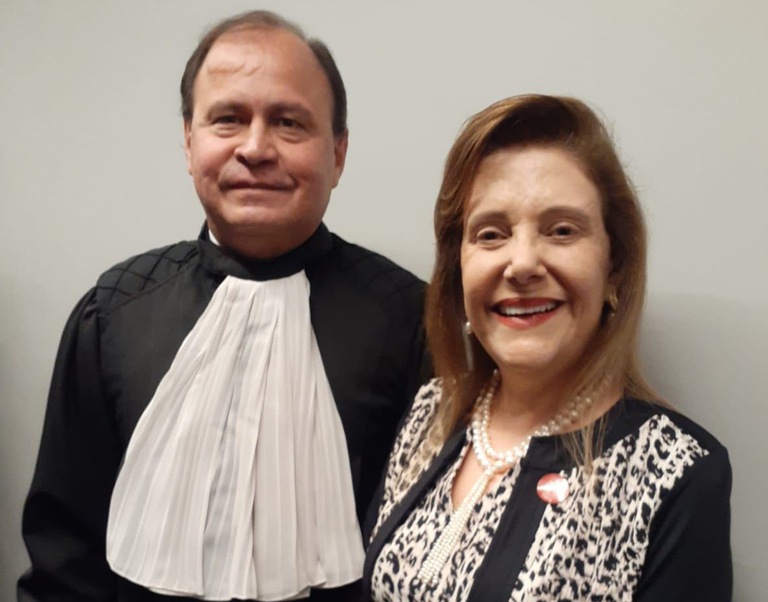 Denise com pres TRF6.jpeg Presidente do TRT-MG, desembargadora Denise Alves Horta, junto com o presidente do TRF-6, desembargador Vallisney de Souza Oliveira