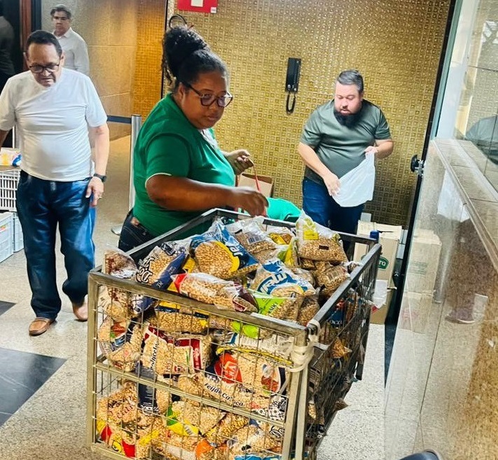 Recolhimento das doações no hall do edifício-sede do TRT-MG