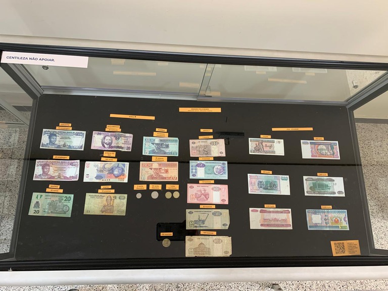 exposição trabalho e dinheiro.jpeg Notas antigas apresentadas na Exposição Trabalho e Dinheiro