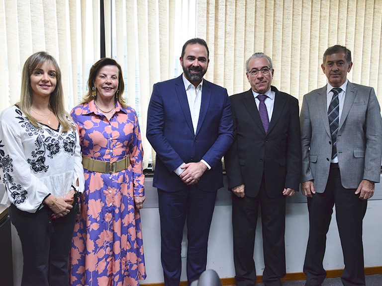 Autoridades do TRT-MG e OAB-MG na cerimônia de assinatura de acordo de cooperação técnica