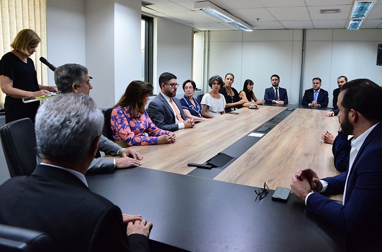 Autoridades reunidas para assinatura do acordo de cooperação técnica entre TRT-MG e OAB-MG