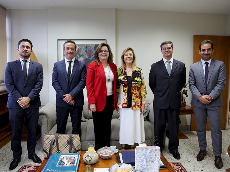 Presidente do TRT-MG , Denise Horta, presidente do TRF 6, Mônica sifuentes, des Emerson Lage, Juiz Jesse Cláudio e Edmundo Veras, diretor-geral TRF6