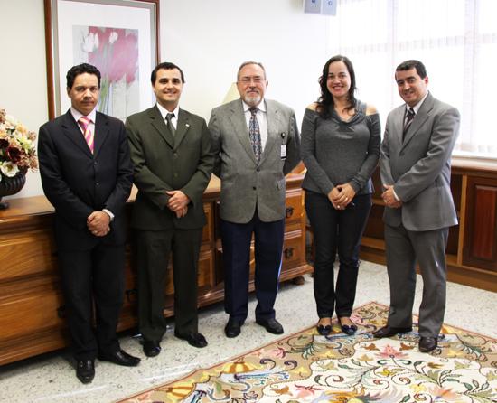 Comissão da OAB de Viçosa visita TRT (imagem 1)