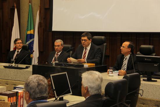 Desembargador Sebastião Geraldo de Oliveira lança livro sobre proteção à saúde do trabalhador (imagem 1)