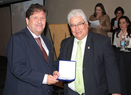 Presidente recebe Comenda no III Congresso Ibero-americano sobre Cooperação Judicial (imagem 1)