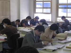 Alunos da UFMG fazem atividade no Laboratório de Práticas Trabalhistas (imagem 1) Alunos da UFMG fazem atividade no Laboratório de Práticas Trabalhistas (imagem 1)