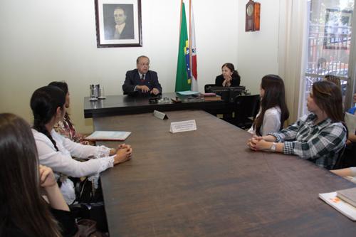 Estudantes de Direito de Divinópolis visitam Justiça do Trabalho (imagem 1)