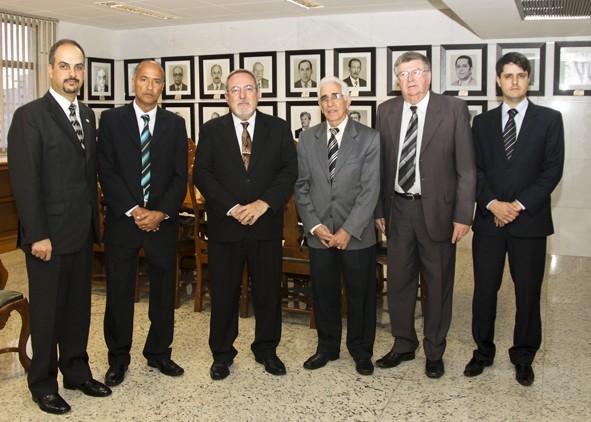 Dirigentes da Faculdade de Direito e da Rádio Carijós de Lafaiete visitam o TRT (imagem 1)