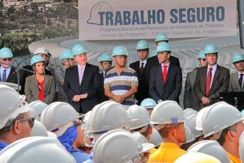 Ato Público no Mineirão reúne 2,5 mil operários (imagem 1)