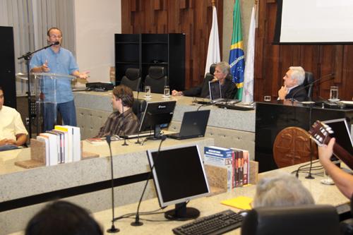 Tarde de poesia e música no lançamento de livro de juízes (imagem 3)