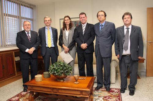 Diretor jurídico do Grupo ArcelorMittal visita TRT-MG (imagem 1)
