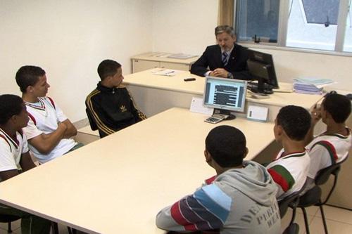 Alunos de Vespasiano visitam Foro Trabalhista de BH (imagem 1)