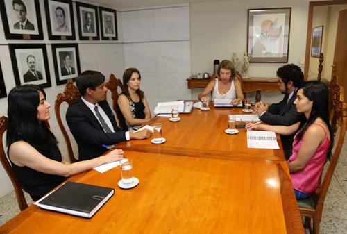 Presidente recebe Cartilha de Padronização de Atos Administrativos (imagem 1)