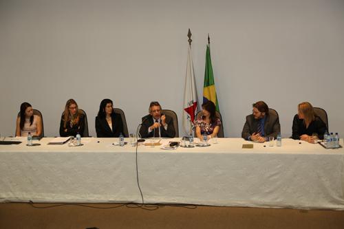 Leis & Letras lança livro com artigos de docentes e alunos de pós-graduação (imagem 1)