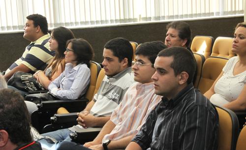 Visita de estudantes da PUC ao TRT busca integração de teoria e prática para a formação (imagem 2)