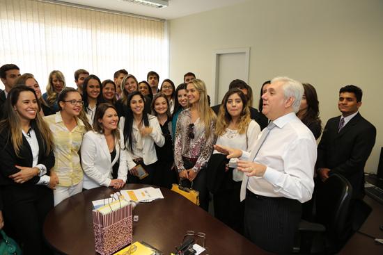 Turmas de Direito da Faculdade de Divinópolis visitam TRT (imagem 2)