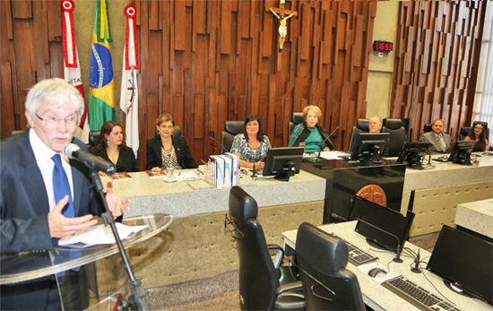 Projeto Leis & Letras promoveu palestras e o lançamento de três obras na tarde dessa segunda-feira (imagem 1)