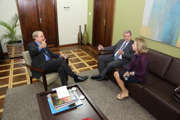 Presidente e 1º vice-presidente do TRT visitam Prefeito de BH para comunicar sua condecoração com Ordem do Mérito (imagem 1)