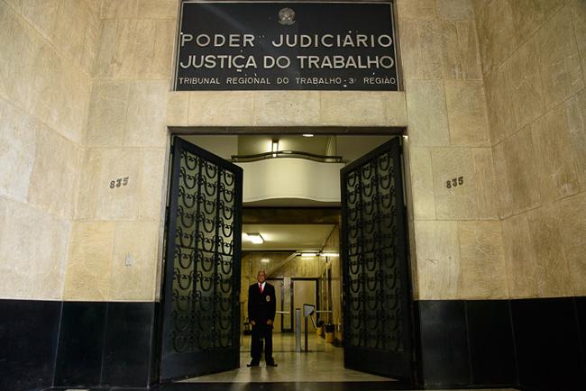Presidente do TRT visita Plenário onde será realizada prova oral de candidatos a juiz e defende preservação do acervo histórico (imagem 1)
