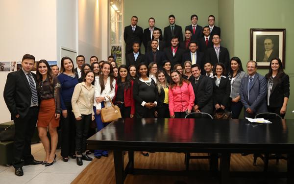 Alunos da Fundação Educacional Guaxupé visitam TRT3 (imagem 1)