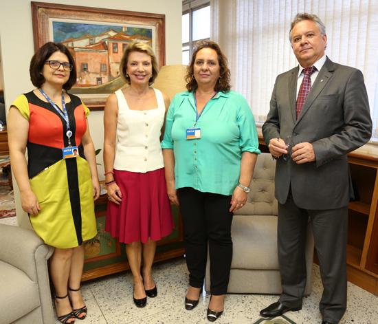 Funcionários da CEF visitam a presidente do TRT (imagem 1)