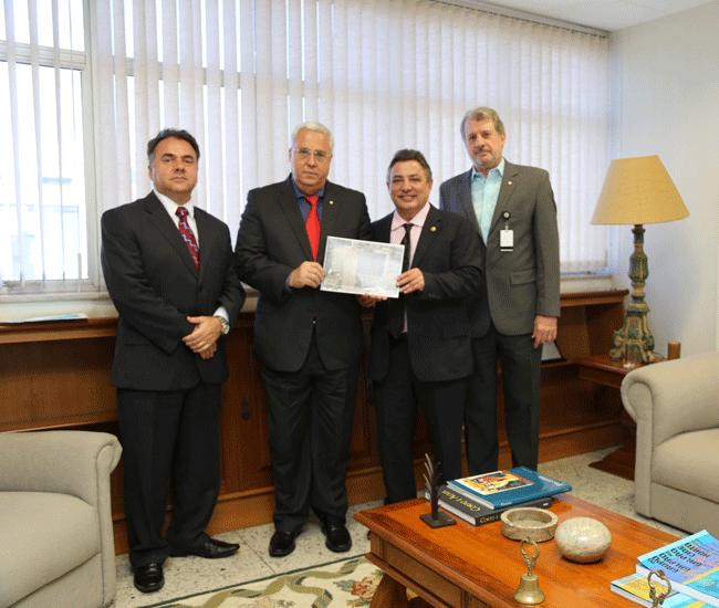 TRT-MG recebe visita de senador (imagem 1)